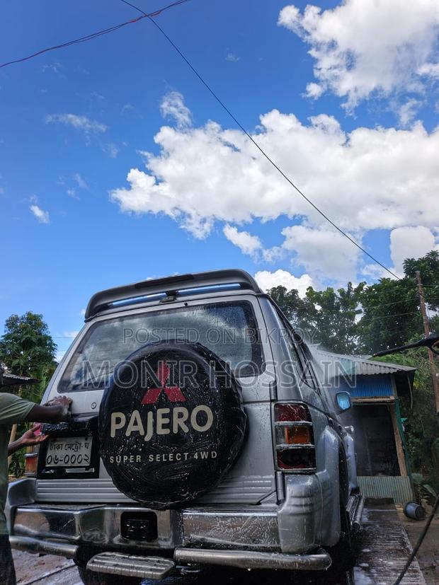 Mitsubishi Pajero 1990 Silver