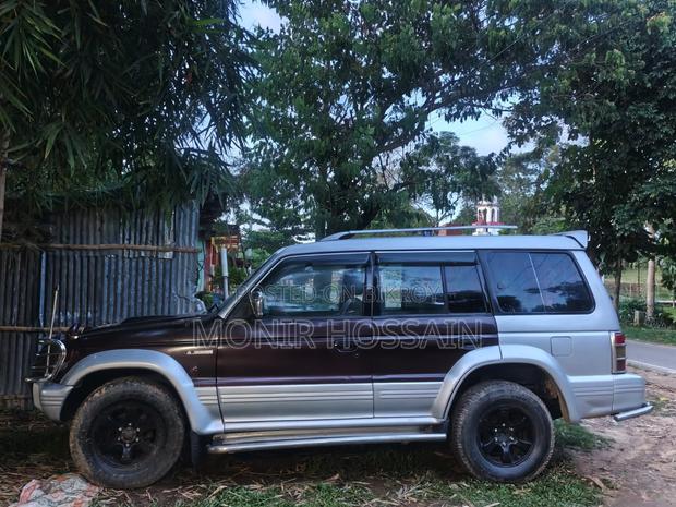 Mitsubishi Pajero 1990 Silver