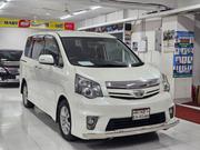 Toyota Noah 2.0 AWD (7 Seater) 2015 Pearl for sale