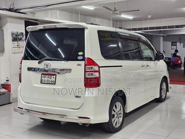 Toyota Noah 2.0 AWD (7 Seater) 2015 Pearl