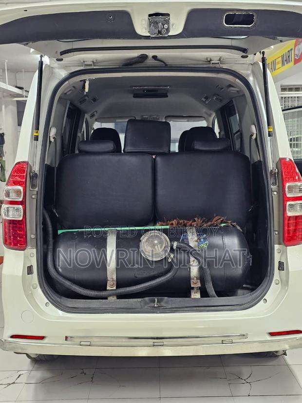 Toyota Noah 2.0 AWD (7 Seater) 2015 Pearl
