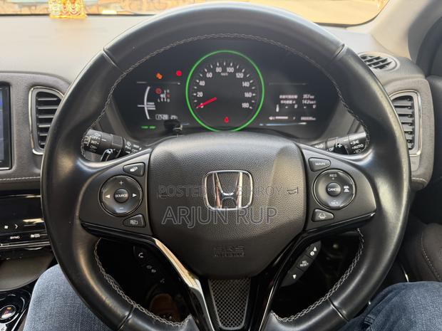 Honda Vezel 1.5 Hybrid 2WD 2017 Red