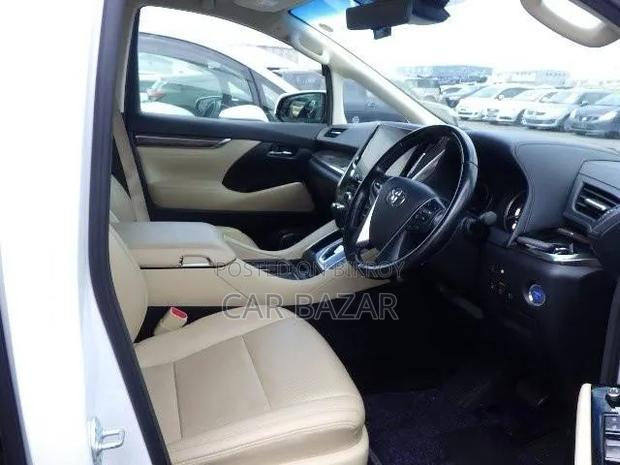 Toyota Alphard 2.5 Hybrid AWD 2021 Pearl