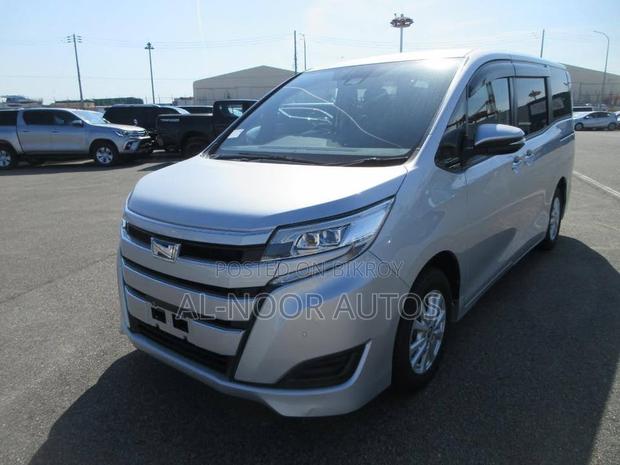 Toyota Noah 1.8 FWD Hybrid (7 seater) 2021 Silver