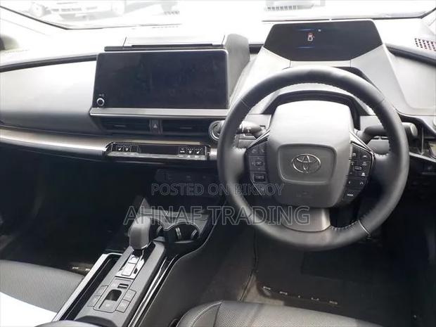 Toyota Prius 2024 Pearl