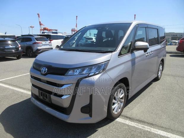 Toyota Noah 2023 Silver