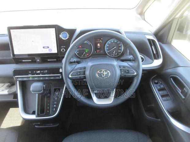 Toyota Noah 2023 Silver