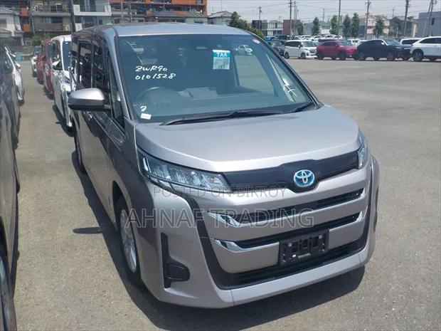 Toyota Noah 2023 Silver