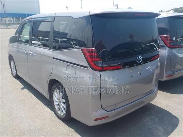 Toyota Noah 2023 Silver