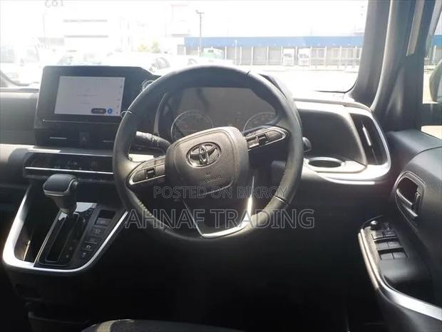 Toyota Noah 2023 Silver