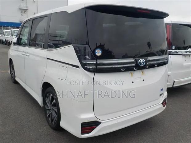 Toyota Voxy 2023 Pearl