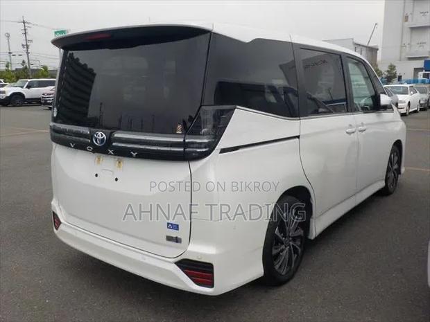 Toyota Voxy 2023 Pearl