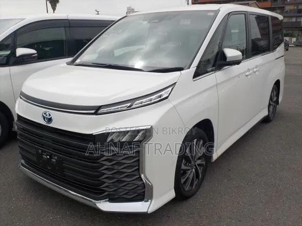 Toyota Voxy 2023 Pearl
