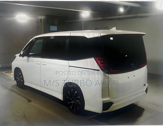 Toyota Noah 2024 Pearl