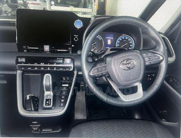 Toyota Noah 2022 Black