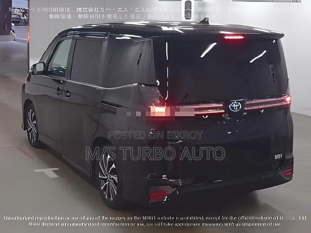 Toyota Voxy 2022 Black