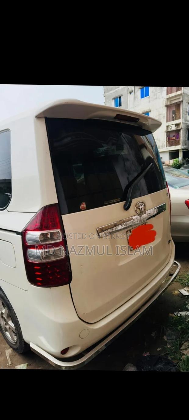 Toyota Noah 2013 White