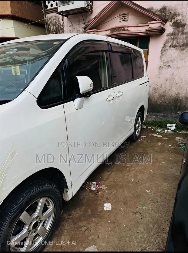 Toyota Noah 2013 White