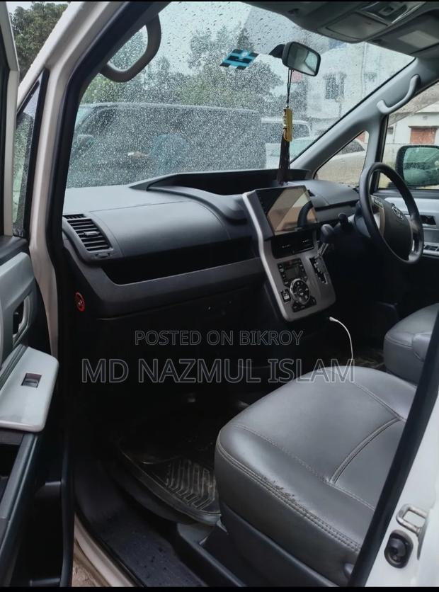 Toyota Noah 2013 White