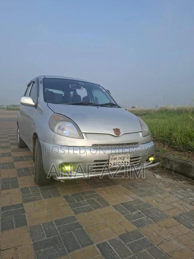 Toyota Fun Cargo 2000 Silver