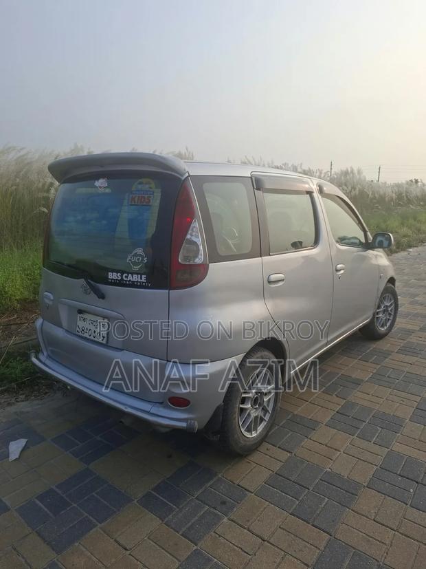 Toyota Fun Cargo 2000 Silver