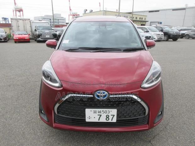Toyota Sienta 2021 Red
