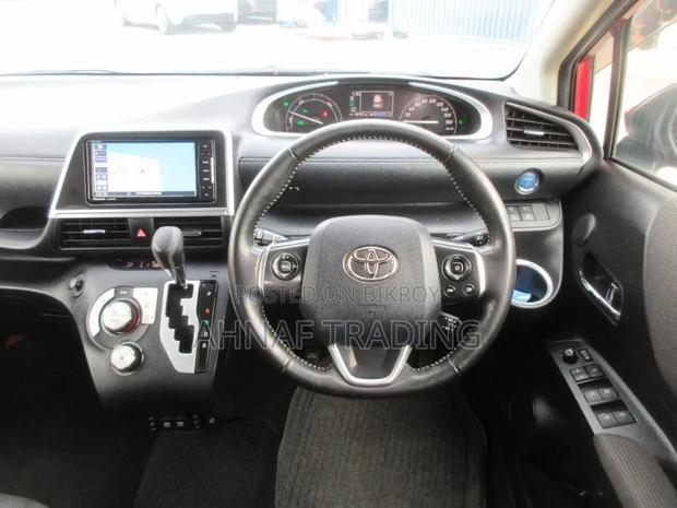 Toyota Sienta 2021 Red