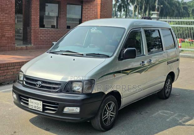 Toyota Noah 2004 Silver