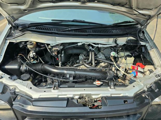 Toyota Noah 2004 Silver