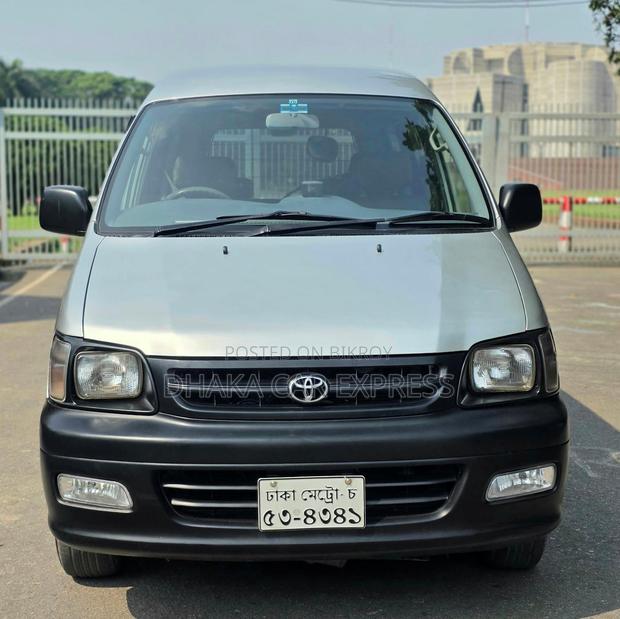 Toyota Noah 2004 Silver