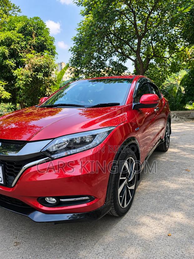 Honda Vezel 1.5 Hybrid 4WD 2017 Red