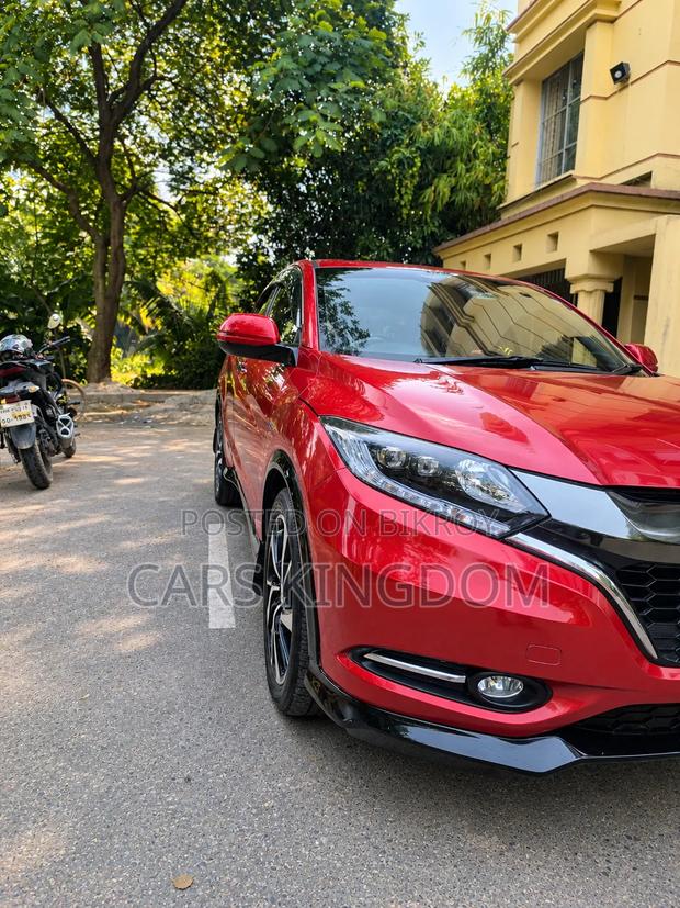 Honda Vezel 1.5 Hybrid 4WD 2017 Red