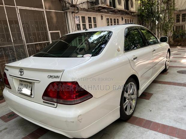 Toyota Crown 2005 White