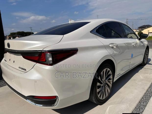 Lexus ES 300h Ultra Luxury 2020 White