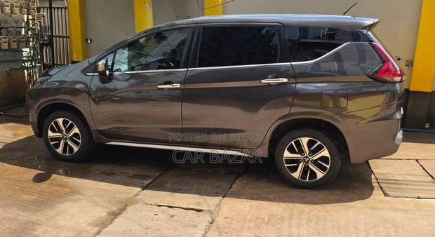 Mitsubishi Xpander GLX 2019 Brown