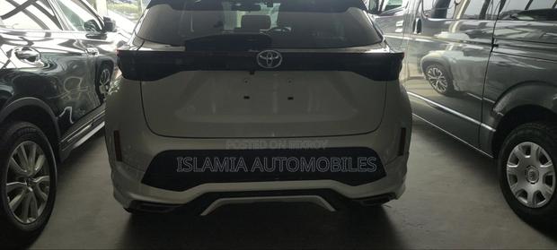 New Toyota Yaris 2022 Pearl
