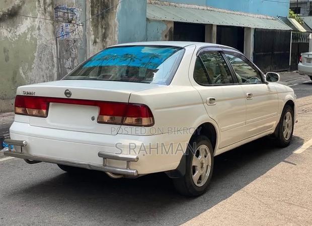 Nissan Sunny 2004 White