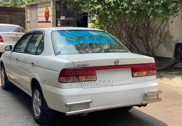 Nissan Sunny 2004 White