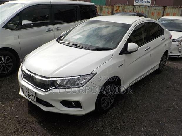 Honda Grace 2017 White