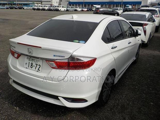 Honda Grace 2017 White