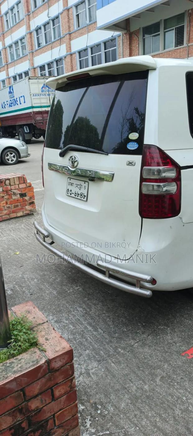 Toyota Noah 2.0 143hp FWD (7 Seater) 2007 White