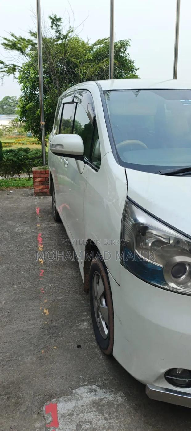 Toyota Noah 2.0 143hp FWD (7 Seater) 2007 White