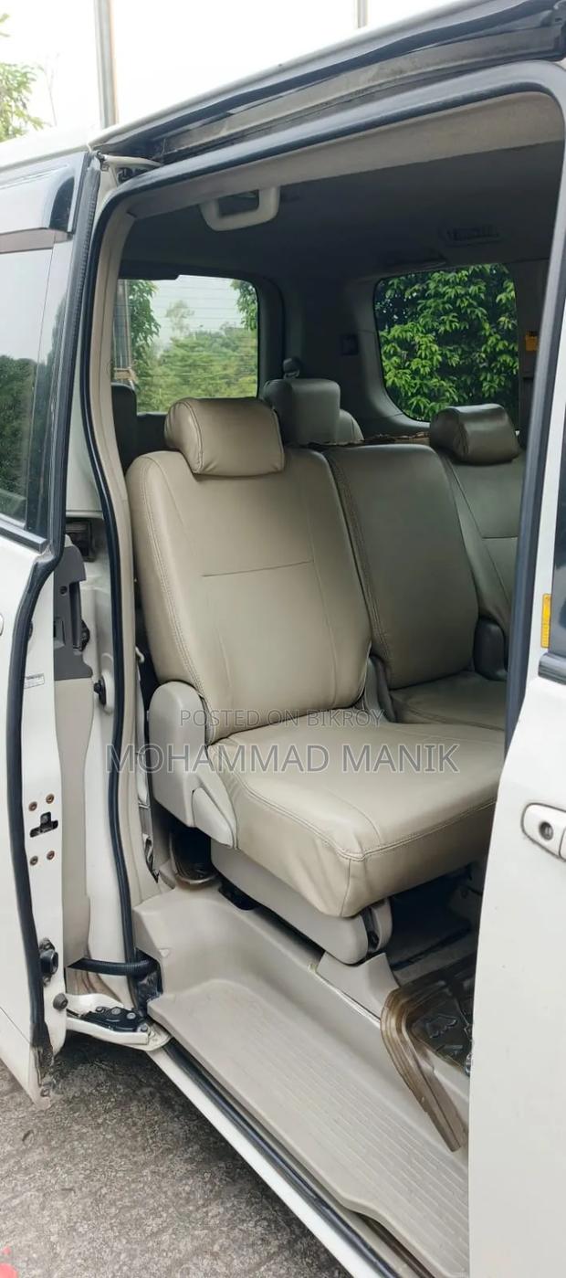 Toyota Noah 2.0 143hp FWD (7 Seater) 2007 White