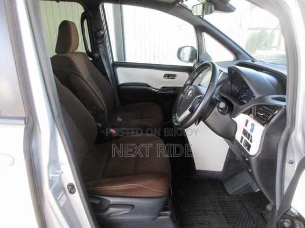 Toyota Noah 2021 Silver
