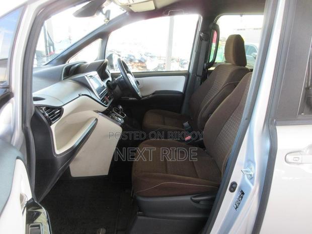 Toyota Noah 2021 Silver