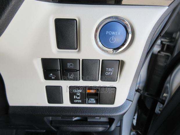 Toyota Noah 2021 Silver