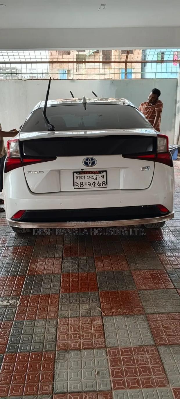 New Toyota Prius 2020 Pearl