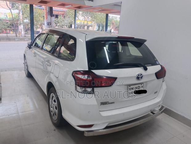 Toyota Corolla Fielder 1.5 Hybrid FWD 2020 White