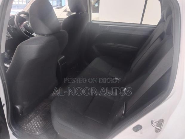 Toyota Corolla Fielder 1.5 Hybrid FWD 2020 White