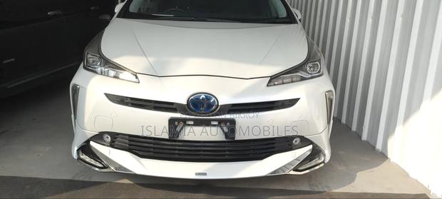 New Toyota Prius 2021 Pearl